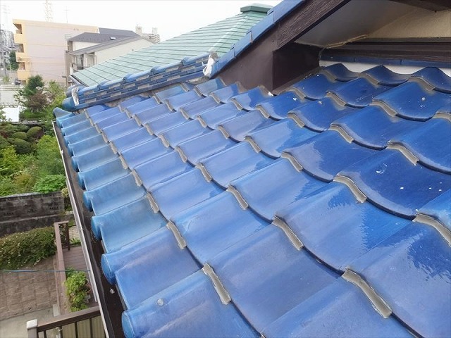 瓦の劣化やズレを確認